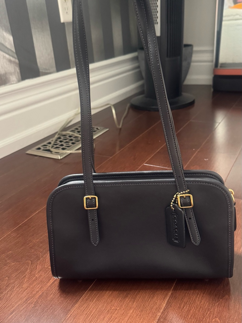 Coach Swing Zip Black